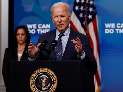 Tổng thống Mỹ đã đưa thêm 28 công ty Trung Quốc vào danh sách đen. Ảnh: Wall Street Journal.