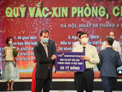 VIB cùng ngành Ngân hàng đóng góp vào Quỹ vắc-xin phòng Covid-19