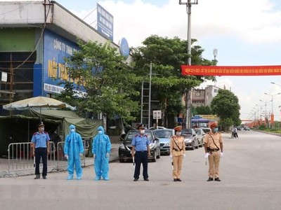 Ninh Bình lập chốt kiểm soát xe khách, xe hợp đồng ra vào địa bàn tỉnh. (Ảnh: Đức Phương/TTXVN).