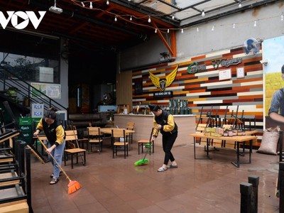 Các nhà hàng, quán ăn sẵn sàng hoạt động trở lại.