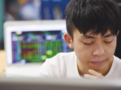 Có nhà đầu tư tính đến việc rút hết tiền về và đóng tài khoản cho đến khi hệ thống giao dịch của HOSE ổn định trở lại. Ảnh: Dũng Minh.