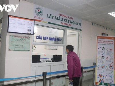 Khu vực lấy mẫu xét nghiệm SARS-CoV-2 tại Bệnh viện Đa khoa Đức Giang (Hà Nội).