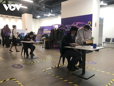 Điện Kremlin không hài lòng với tốc độ tiêm vaccine ngừa COVID-19