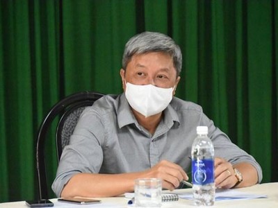 Thứ trưởng Bộ Y tế Nguyễn Trường Sơn chủ trì cuộc họp. (Ảnh: PV/Vietnam+).