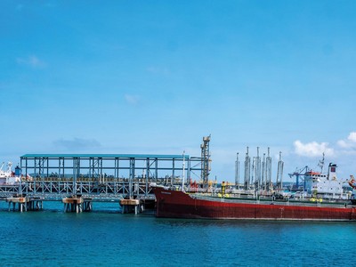 Hoạt động xuất bán sản phẩm của Nhà máy lọc dầu Dung Quất.