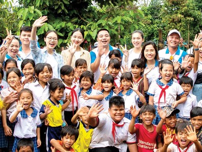 Khải Hoàn Land tổ chức ngày hội đọc sách, giao lưu và trao tặng tủ sách cho Trường Tiểu học Bù Cà Mau - Bình Phước.