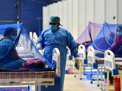 Bệnh nhân nhiễm COVID-19 được điều trị tại bệnh viện ở New Delhi, Ấn Độ. (Ảnh: THX/TTXVN).