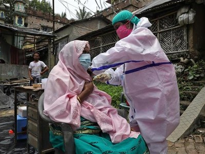 Ấn Độ đang đẩy nhanh chương trình tiêm chủng vắc xin ngừa Covid-19 (Ảnh: Getty).