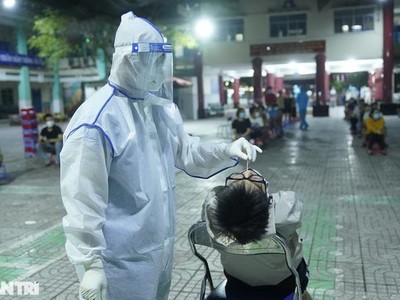 Nhiều trường hợp đã được cách ly tập trung phải đến lần xét nghiệm thứ 5 mới phát hiện dương tính với SARS-CoV-2 (Ảnh minh họa: Phạm Nguyễn).