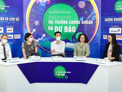 Thị trường chứng khoán cuối năm: Cơ hội lớn hơn thách thức