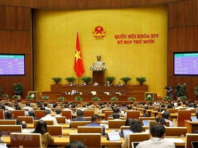 Quốc hội biểu quyết thông qua Luật Cư trú sửa đổi. (Ảnh: Doãn Tấn/TTXVN).