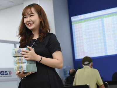 Các nhóm ngành được kỳ vọng cao là ngân hàng, chứng khoán, vật liệu xây dựng, phân bón... Ảnh: Dũng Minh.