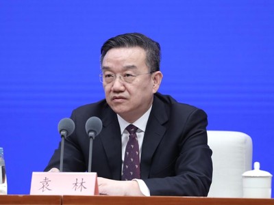 Ông Viên Lâm, quan chức Cục Quản lý Dược phẩm Quốc gia Trung Quốc. (Ảnh: Nhật báo Trung Quốc).