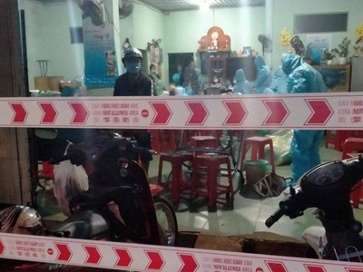 Lực lượng chức năng tỉnh Đắk Nông tiến hành truy vết, phun khử khuẩn các khu vực phát hiện ca bệnh.