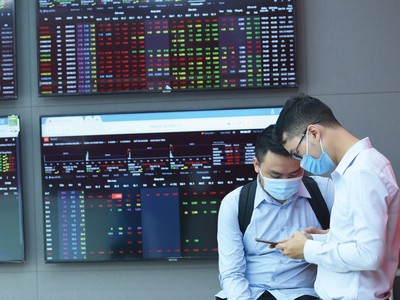 Một số nhà đầu tư chia sẻ, giai đoạn này sẽ thực hiện chiến thuật giao dịch “xanh bán, đỏ mua”.