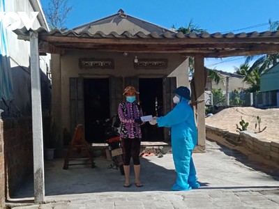 Hoài Nhơn hỗ trợ khẩn cấp cho các gia đình khó khăn do cách ly.