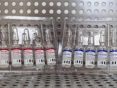 Vaccine Sputnik V phòng COVID-19 do Viện nghiên cứu dịch bệnh và vi trùng học Gamaleya của Nga phát triển. (Ảnh: Bloomberg/TTXVN).