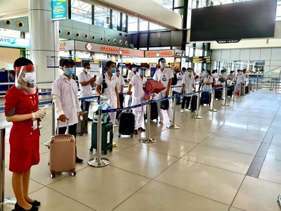 Vietjet hỗ trợ những chuyến bay chở các y bác sĩ và vaccine Pfizer vào TP.HCM chống dịch