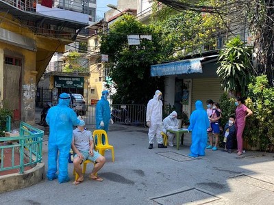 Hà Nội: Thêm 3 người ở quận Hoàng Mai và 1 người ở quận Đống Đa dương tính với Covid-19