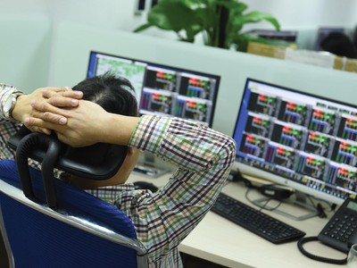 Đợt giảm mạnh vừa qua đã khiến nhiều cổ phiếu về vùng giá đầu năm nay.