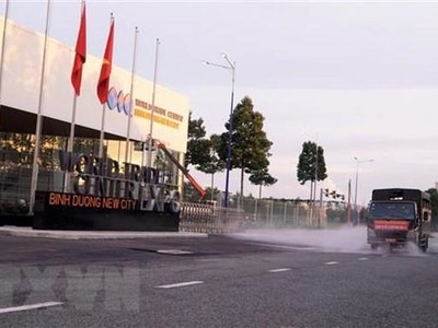 Bệnh viện dã chiến đầu tiên với quy mô 1.500 giường này được xây dựng tại Trung tâm Thương mại Thế giới (WTC) trên đường Hùng Vương, phường Hòa Phú, thành phố Thủ Dầu Một, tỉnh Bình Dương do Tổng Công ty Becamex là đơn vị hỗ trợ dự kiến đi vào hoạt động vào ngày mai 18/7/2021. (Ảnh:TTXVN phát).