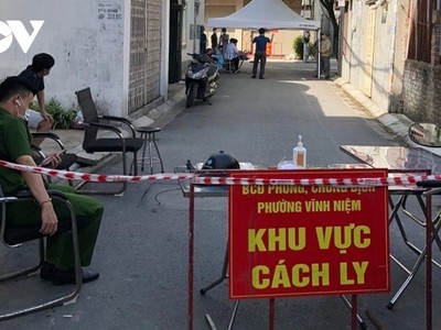 UBND phường Vĩnh Niệm đã phong tỏa khu vực nơi ga đình chị H sinh sống.