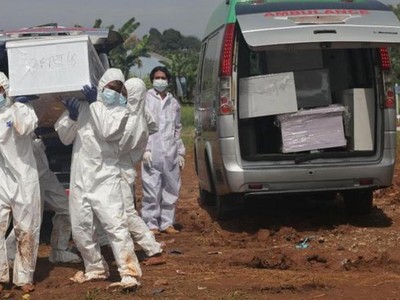 Tử vong do Covid-19 ở Indonesia liên tục tăng kỷ lục (Nguồn: CNN Indonesia).