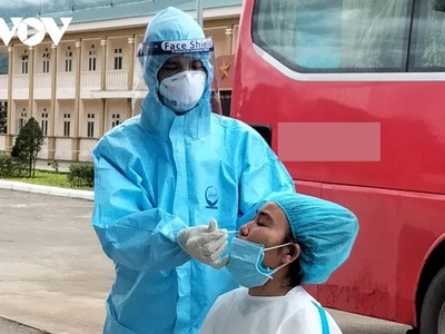 Hiện các F1 của ca dương tính đã được lấy mẫu xét nghiệm, trong đó đã có 15 trường hợp cho kết quả âm tính.