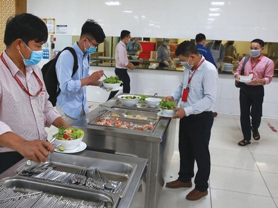 Dù không nằm trong khu vực phải thực hiện Chỉ thị 16, nhưng để an toàn cho sản xuất, BSR đã áp dụng phương thức “3 tại chỗ” gần 1 tháng nay.