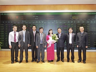 Cổ phiếu FIT niêm yết trên HNX ngày 26/7/2013.