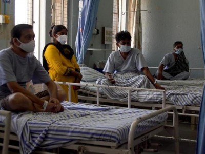 Hàng chục nghìn bệnh nhân Covid-19 khỏi bệnh ở Ấn Độ phải đối mặt với nguy cơ bị hủy hoại vĩnh viễn khuôn mặt, mất thị lực, thậm chí tử vong do nấm đen. Ảnh: CNN.