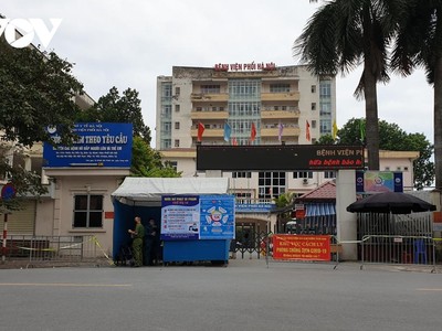 Cách ly toàn BV Phổi Hà Nội, sau khi phát hiện 29 ca dương tính.