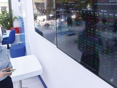 So với cách đây 1 tháng, mặt bằng giá đa số cổ phiếu đã được chiết khấu ở mức hấp dẫn do biến động của thị trường chung. Ảnh: Dũng Minh.