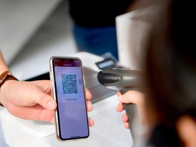 Việc cho phép đăng ký trước thông qua ứng dụng điện thoại giúp hạn chế tương tác giữa người đi tiêm và người phụ trách xác nhận thông tin, tiết giảm bước nhập liệu so với cách làm thông thường.