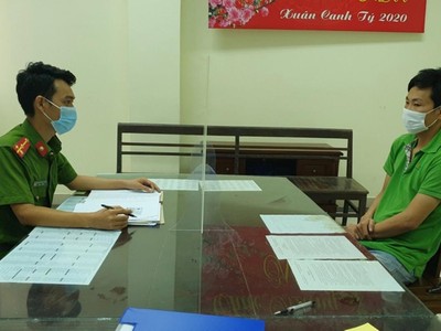 Đối tượng Trần Tấn Dương tại cơ quan công an thành phố Bắc Ninh.