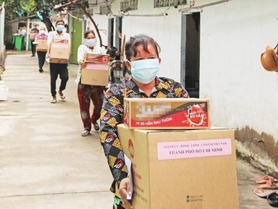 TPHCM đang huy động mọi nguồn lực và sẽ hỗ trợ cho tất cả những người dân rơi vào hoàn cảnh khó khăn, không để ai đói khổ, thiếu ăn, thiếu mặc.