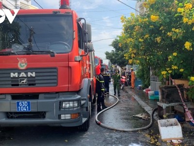 Lực lượng Cảnh sát Phòng cháy chữa cháy đã huy động nhiều xe chữa cháy đến dập tắt ngọn lửa.