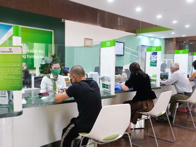 Vietcombank tiếp tục giảm thêm lãi suất tiền vay hỗ trợ khách hàng tại 19 tỉnh, thành phố phía Nam bị ảnh hưởng bởi đại dịch Covid-19
