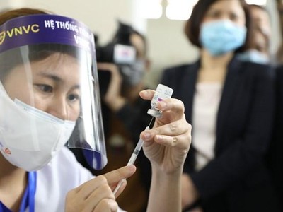 Tổng đài 1022 tập trung tiếp nhận, giải đáp các kiến nghị, phản ánh và tư vấn liên quan đến phòng, chống COVID-19. (Ảnh: TTXVN).