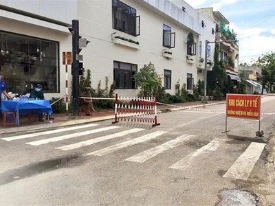 Nhiều khu dân cư ở phường Bình Định, thị xã An Nhơn, bị phong tỏa do dịch. (Ảnh: Nguyên Linh/TTXVN)