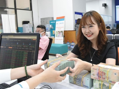 Thanh khoản thị trường tăng mạnh trở lại kể từ đầu tháng 8 cho thấy, kênh đầu tư chứng khoán vẫn rất hấp dẫn giới đầu tư. Ảnh: Dũng Minh.