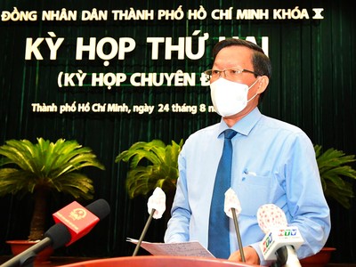 Ủy viên Trung ương Đảng, Phó Bí thư Thường trực Thành ủy, Chủ tịch UBND TPHCM, Trưởng đoàn đại biểu Quốc hội TPHCM Phan Văn Mãi trình bày chương trình hành động tại kỳ họp thứ hai HĐND TPHCM khóa 10, ngày 24/8. Ảnh: VGP/Việt Dũng.