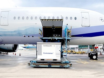 Lô vaccine AstraZeneca mới nhất vừa được chuyển đến sân bay Tân Sơn Nhất sáng 27/8.