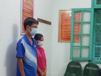 Hai nhân viên y tế huyện Hưng hà, tỉnh Thái Bình nhận tiền hối lộ để giúp công nhân "thông chốt" kiểm dịch. (Nguồn: tienphong.vn).