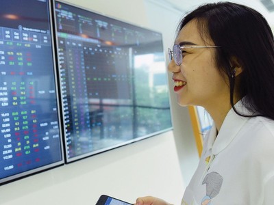 Nhiều cổ phiếu xây dựng, vật liệu xây dựng đang hưởng lợi từ đầu tư công.