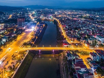 Lạng Sơn sở hữu tiềm năng phát triển kinh tế lớn với các hoạt động thương mại biên giới sôi động, tổng kim ngạch lên tới hàng tỷ đô la mỗi năm.