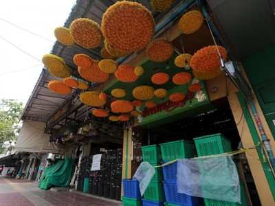 Một chợ hoa ở Bangkok phải đóng cửa để hạn chế sự lây lan của đại dịch (Ảnh: Bangkok Post).