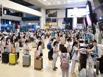 Cục HKVN đề xuất nối lại tất cả đường bay nội địa. Với hành khách đã tiêm đủ 2 mũi vaccine phòng COVID-19, khách khỏi bệnh COVID-19 được đi lại không hạn chế.