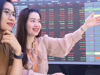 Thị trường chứng khoán đang tạo cơ hội kiếm lời cho nhiều nhà đầu tư mới.