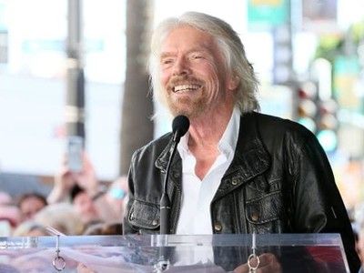 Tỷ phú Richard Branson khi được vinh danh tại Đại lộ Danh vọng ở HollyWood.